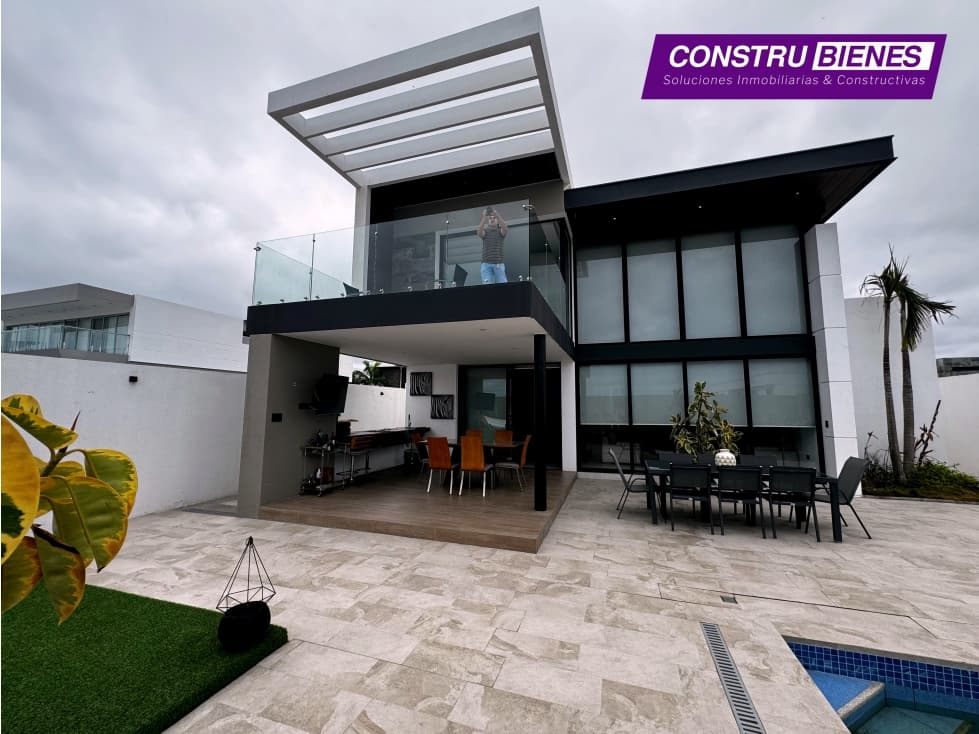 CASA EXCLUSIVA EN URB. MARINA BLUE , MANTA — foto 2