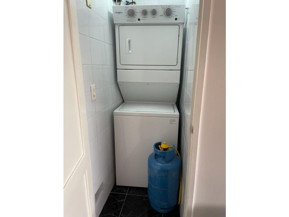 **¡Departamento en venta en el Edificio Crisja, Quito!** — foto 1
