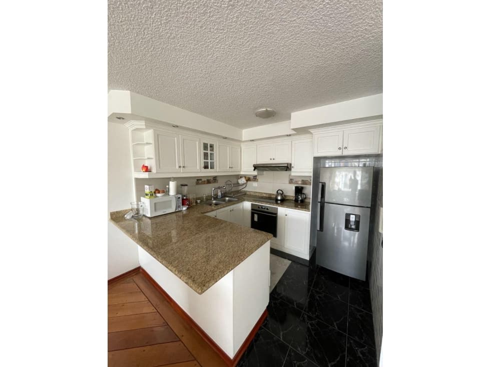 **¡Departamento en venta en el Edificio Crisja, Quito!** — foto 6