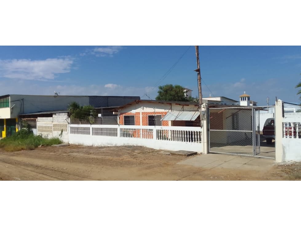 SE VENDE CASA CON AMPLIO TERRENO PLAYAS VILLAMIL — foto 1