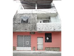 VENTA DE CASA DE TRES PLANTA EN LA JUAN MONTALVO