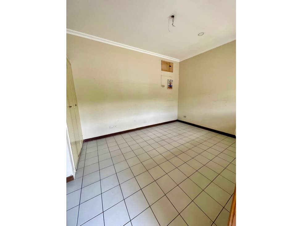 Se alquila cómodo departamento en 3er piso, Ceibos. — foto 3