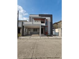 Se Vende Casa con dos Departamentos, Urbanización El Condado Vicolinci