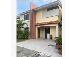 VENTA DE CASA EN URB. MILÁN, ETAPA ALTA GRACIA MODELO FIORELLA