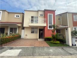 Casa en venta en Urbanización La Perla etapa #2 al Norte