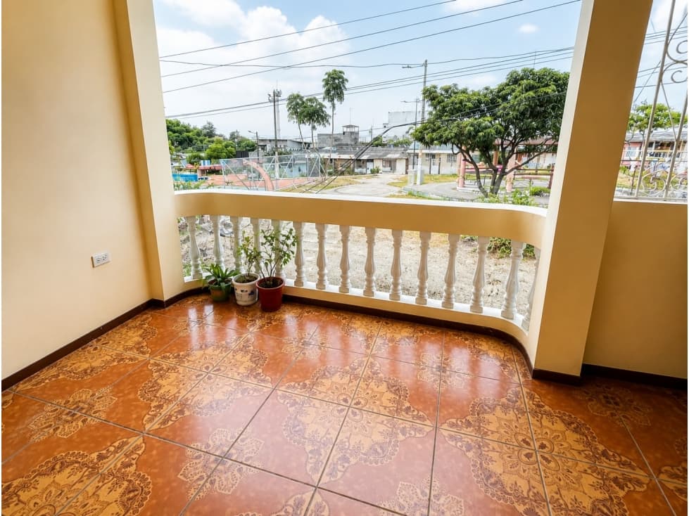Venta, Casa Rentera, Cdla. Los Geranios II, Norte de Guayaquil — foto 3