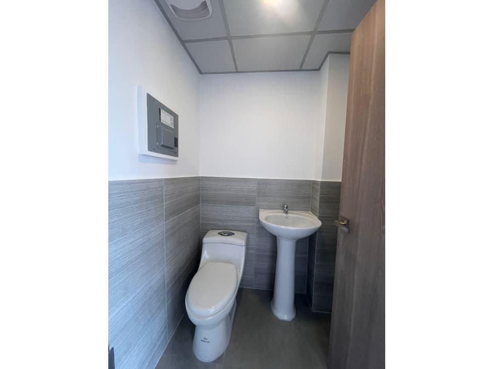 ALQUILER DE OFICINA EN ALMAX CENTER; MODERNA Y FUNCIONAL — foto 5