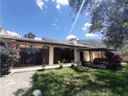 VENDO HERMOSA PROPIEDAD EN POMASQUI ACOGEDORA, AMPLIA Y FUNCIONAL