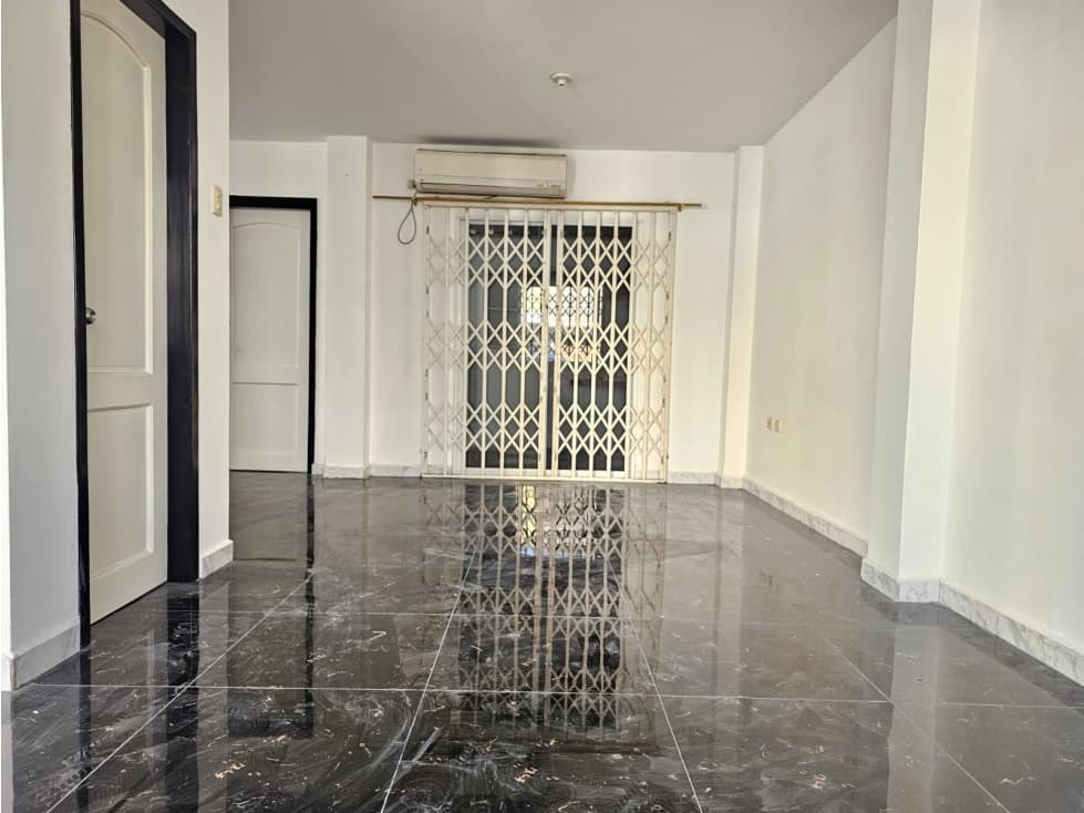 Casa de 3 dormitorios con piscina en Santa María, Manta — foto 5