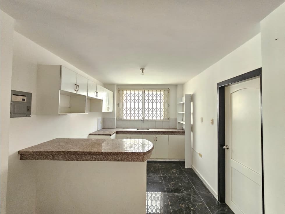 Casa de 3 dormitorios con piscina en Santa María, Manta — foto 2
