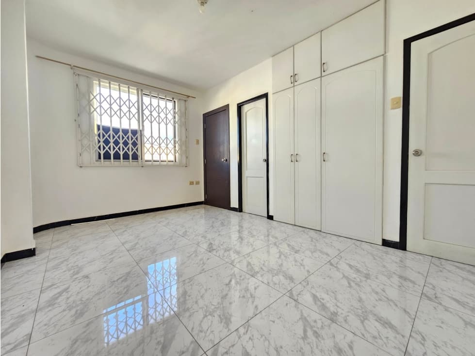 Casa de 3 dormitorios con piscina en Santa María, Manta — foto 6