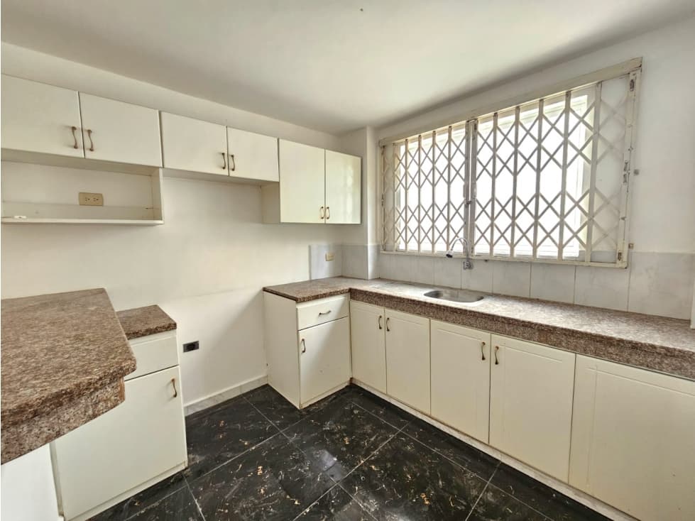 Casa de 3 dormitorios con piscina en Santa María, Manta — foto 4