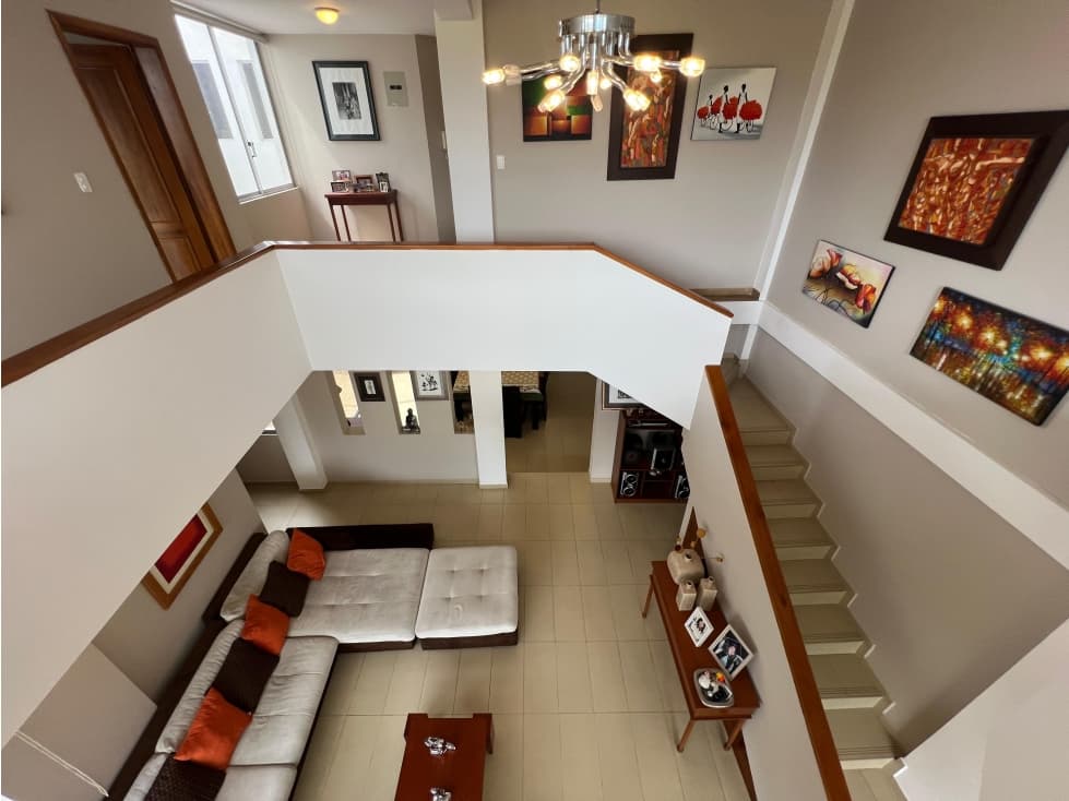 Venta casa 306m2 3dorm opción 4to dorm. Alangasí — foto 2