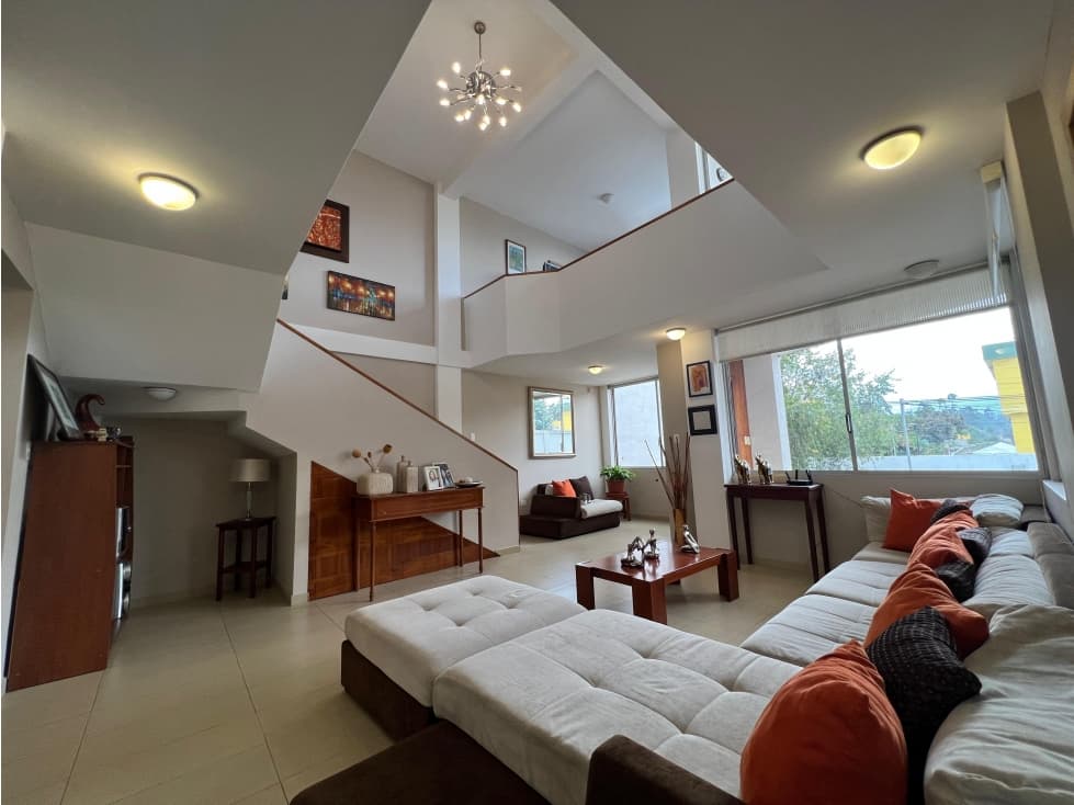 Venta casa 306m2 3dorm opción 4to dorm. Alangasí — foto 1
