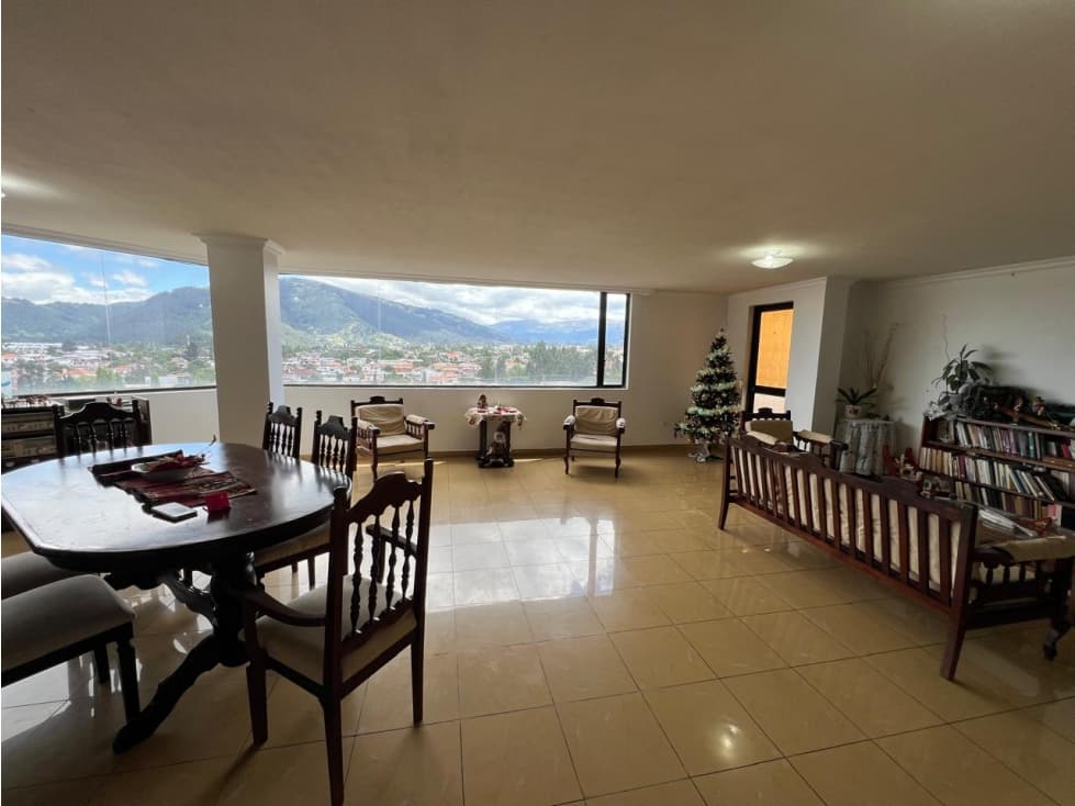 Venta OPORTUNIDAD Depar super amplio 231m2 de 4 dorm Sangolquí — foto 1