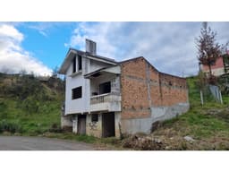CASA POR TERMINAR CON AMPLIO TERRENO SECTOR MIRAFLORES, SININCAY