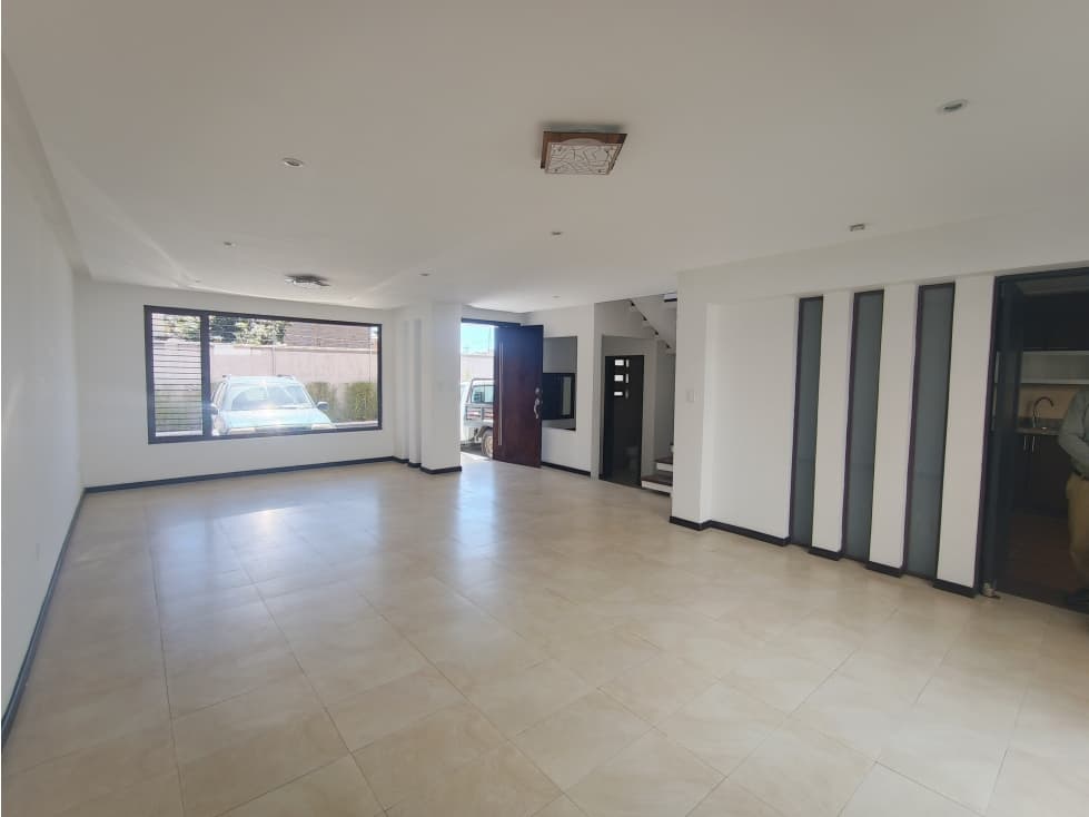 CASA 4 DORMITORIOS EN CONDOMINIO EN VENTA SECTOR AV DON BOSCO CUENCA — foto 3