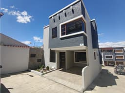 CASA EN VENTA 3 DORMITORIOS SECTOR AV ORDOÑES LASSO CUENCA