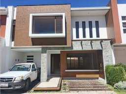CASA 4 DORMITORIOS EN CONDOMINIO EN VENTA SECTOR AV DON BOSCO CUENCA