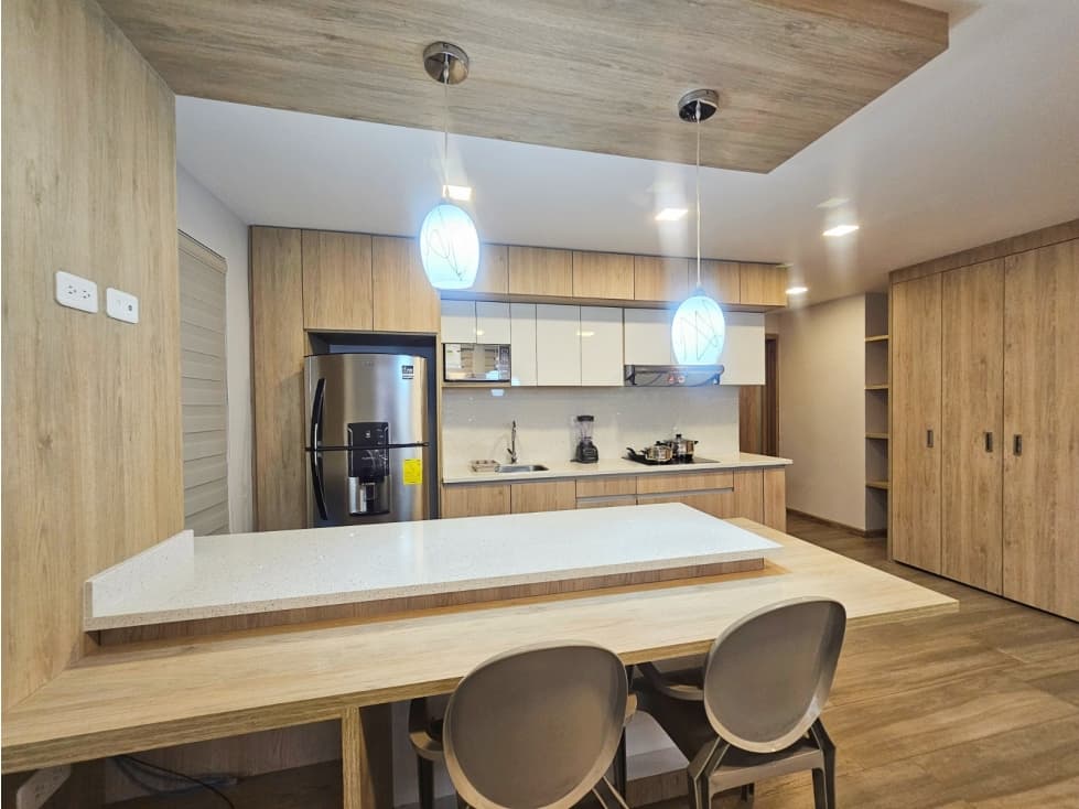 HERMOSO DEPARTAMENTO EN RENTA AV. 10 DE AGOSTO CUENCA — foto 4