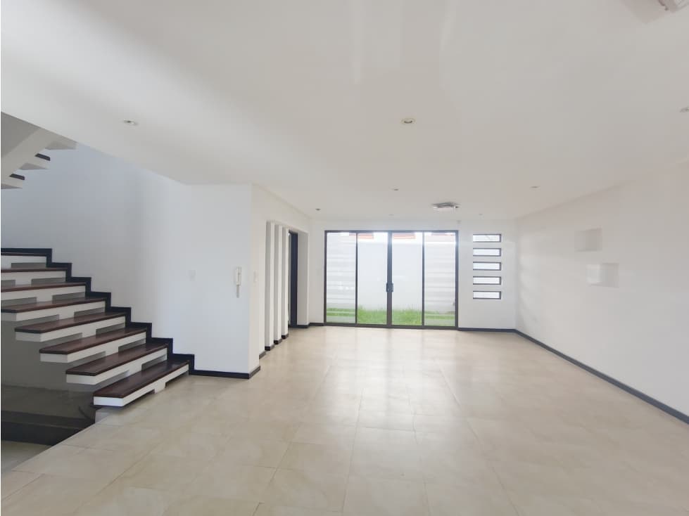 CASA 4 DORMITORIOS EN CONDOMINIO EN VENTA SECTOR AV DON BOSCO CUENCA — foto 4