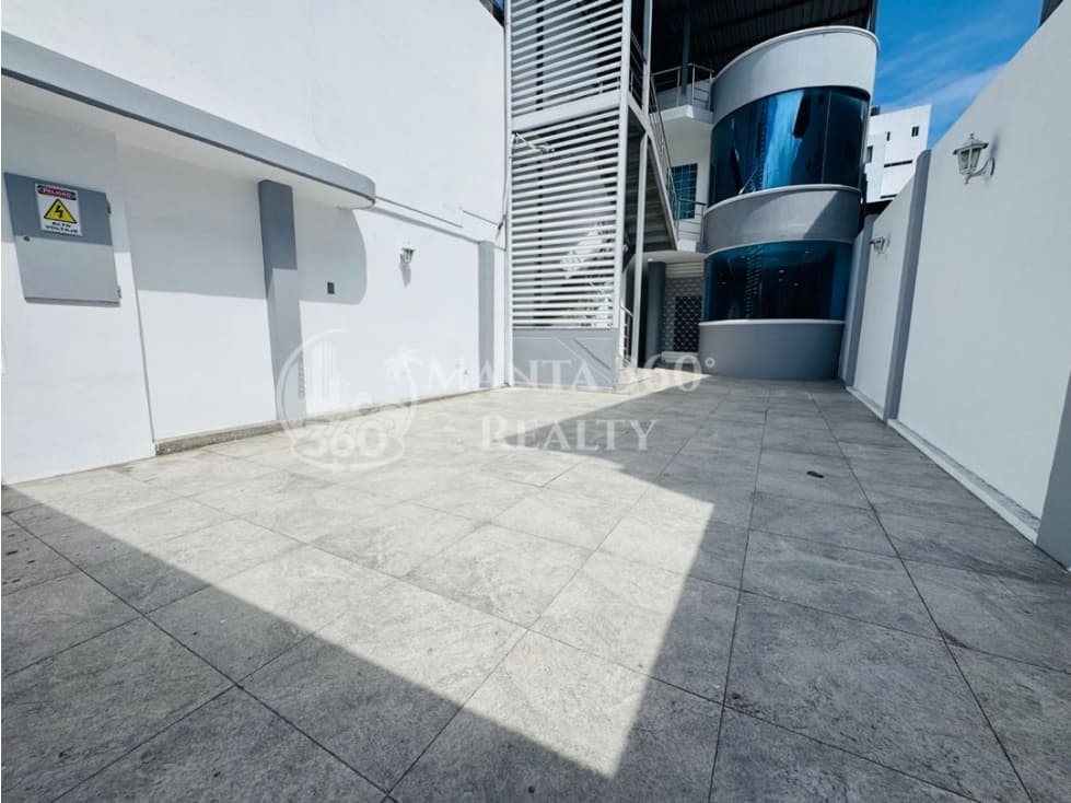 Edificio comercial en alquiler en Avenida Flavio Reyes sur de Manta — foto 2