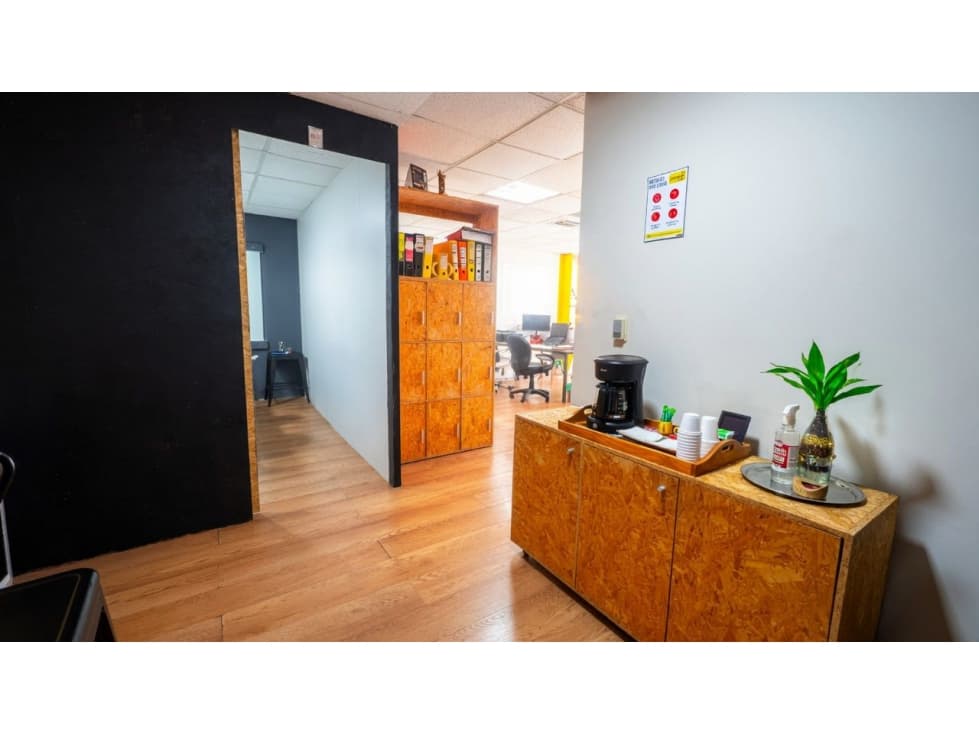 EDIFICIO NOBIS EJECUTIVE CENTER OFICINA 60m2 EN ALQUILER AMOBLADA — foto 4