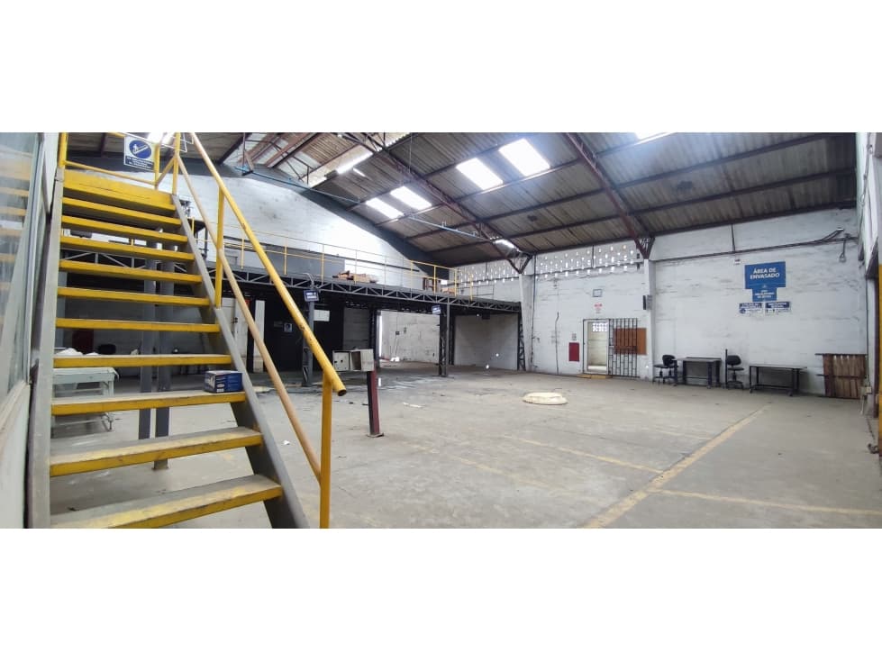 TERRENO INDUSTRIAL CON OFICINAS Y GALPONES — foto 4