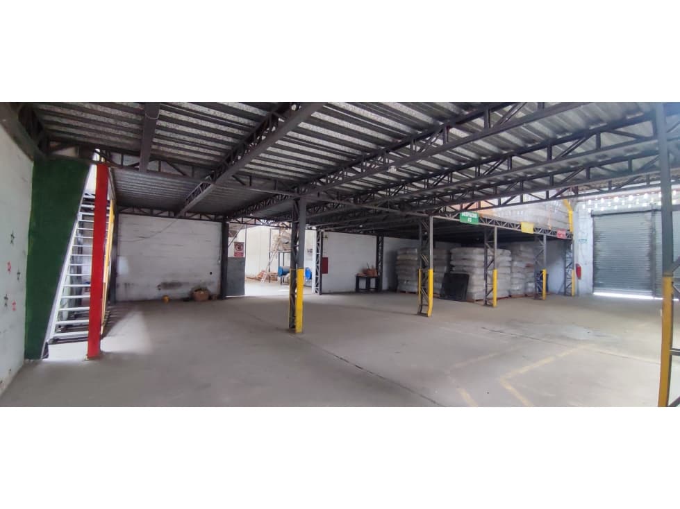 TERRENO INDUSTRIAL CON OFICINAS Y GALPONES — foto 6
