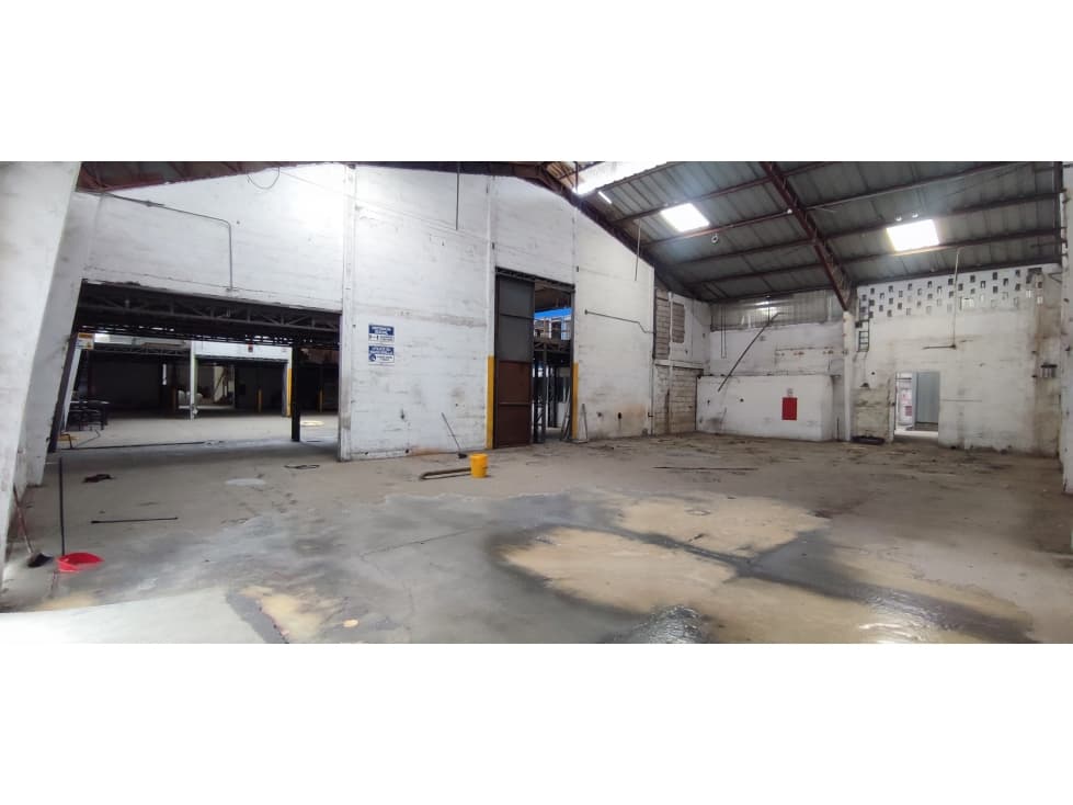 TERRENO INDUSTRIAL CON OFICINAS Y GALPONES — foto 5