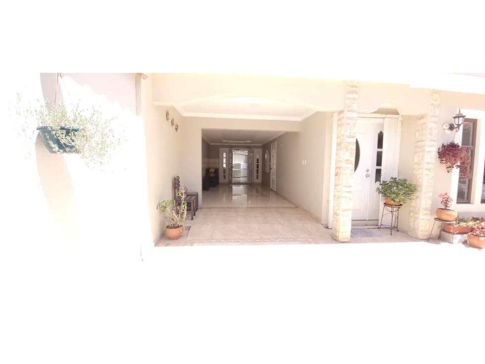 Amplia Casa en Venta, Sector Colegio Borja, Cuenca — foto 3