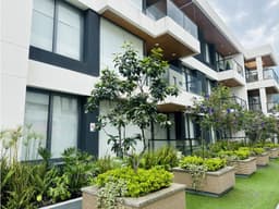 Departamento con balcón ALQUILER  2dorm Cumbayá LUJOplanteléctrica