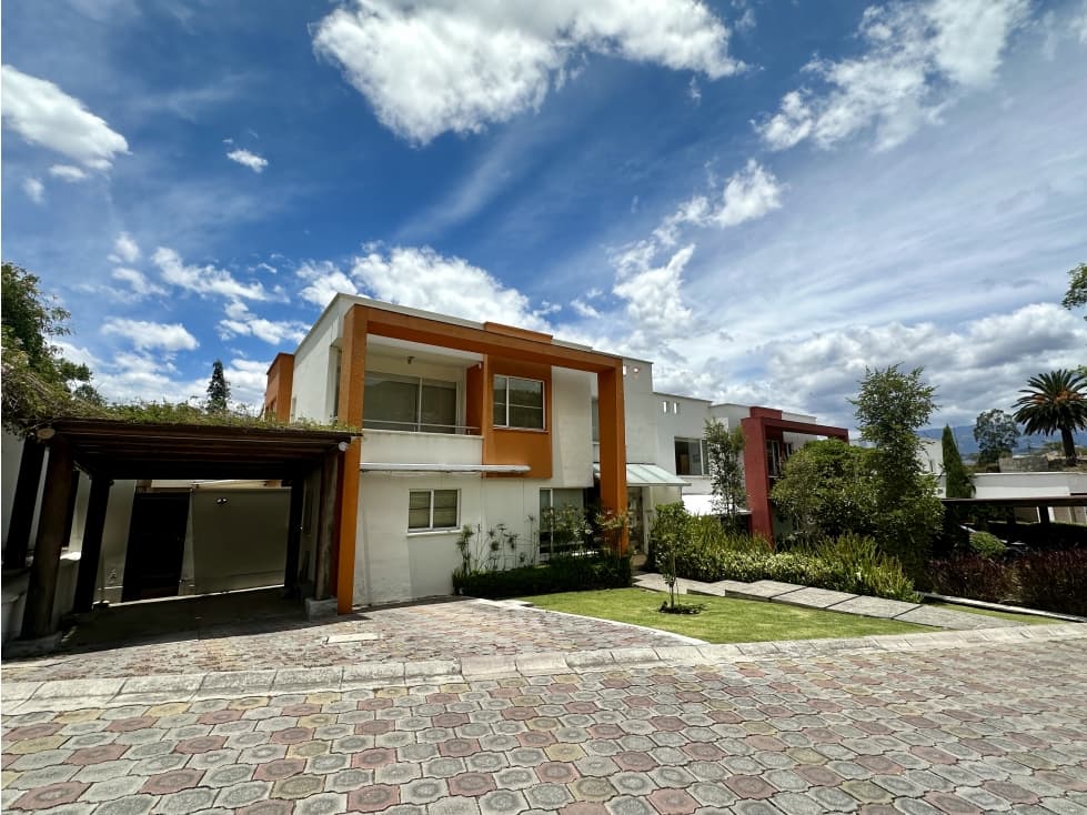 Casa VENTA 329m2 Cumbayá Intervalles jardín grande 387m2 — foto 2