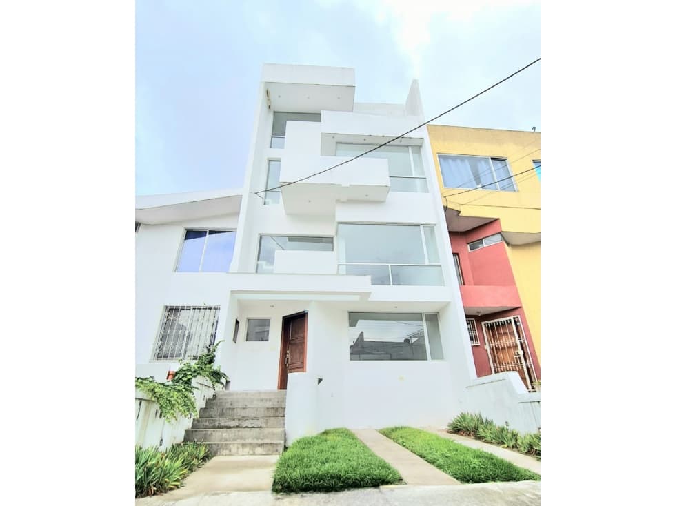 Casa venta Ponceano Norte de Quito, acabados de lujo — foto 1