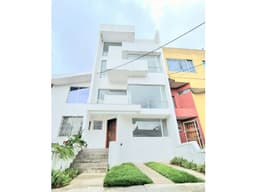 Casa venta Ponceano Norte de Quito, acabados de lujo