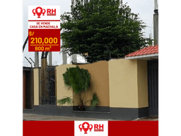 CASA ESQUINERA CON GARAJE EN VENTA AL OESTE DE MACHALA #743