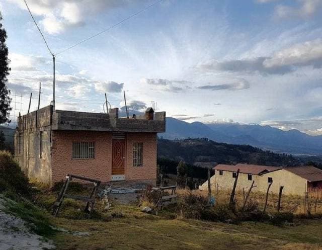 VENDO CASA PEQUEÑA A 10 MINUTOS OTAVALO — foto 2