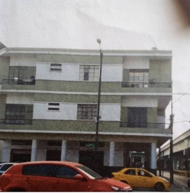 CASA DE 3 PLANTAS Y 6 LOCALES COMERCIALES — foto 1