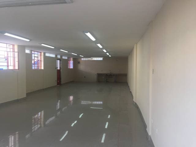 LOCAL COMERCIAL DOS PLANTAS EN TUMBACO — foto 2