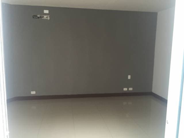 ESPECTACULAR SUITE, EN EL MEJOR SECTOR DE MANTA, EDIFICIO EXCLUSICO, ANTISISMICO!!! — foto 7