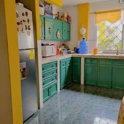 Por motivo de viaje se vende hermosa casa de 3 plantas de uso unifamiliar en Alborada 4ta etapa.