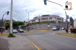 TERRENO Y CASAS EN LA AVE. LOJA Y 10 DE AGOSTO.