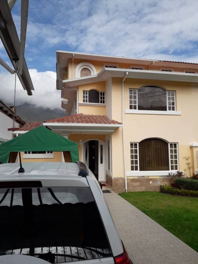 Venta de casa por viaje — foto 1