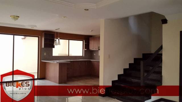 Casa de 4 Dorm de venta sector Ricaurte — foto 2