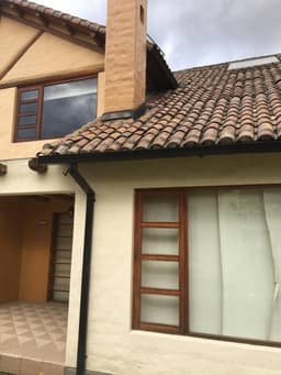ARRIENDO CASA EN EL CONUNTO BULEVAR DE LAS ACACIAS, 4 HABITACIONES, 550 USD