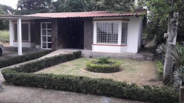 VENDO CASA EN LAGO DE CAPEIRA — foto 1
