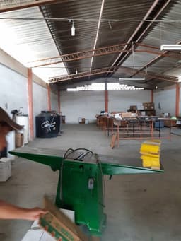 VENDO GALPON CON BODEGAS, OFICINAS Y PARQUEO