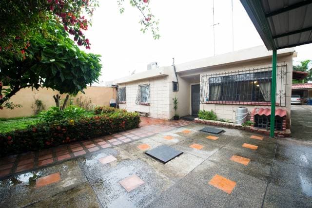 HERMOSA CASA DUPLEX CON DEPARTAMENTO AMPLIO — foto 7