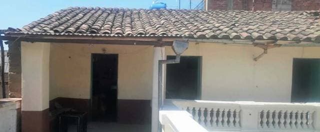 PRECIOSA CASA COLONIAL EN EL CENTRO DE CAYAMBE — foto 1