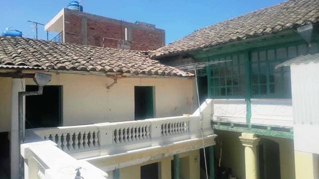 PRECIOSA CASA COLONIAL EN EL CENTRO DE CAYAMBE — foto 2